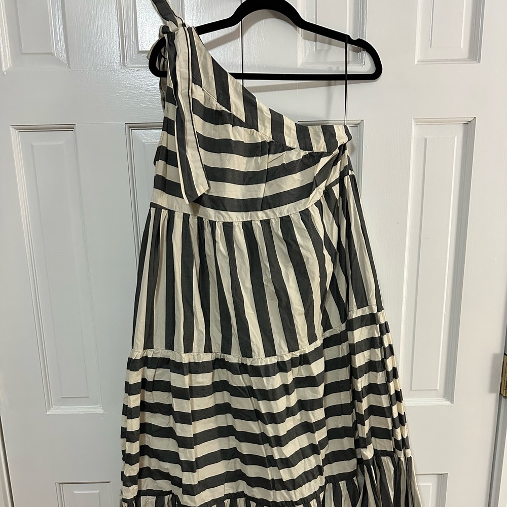 💕4 for $12 Sale!💕 Who What Wear Striped One Shoulder Dress - Picture 2 of 4
